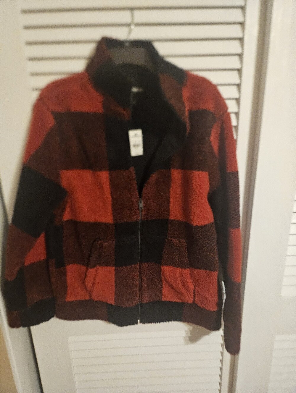 Express Medium Women’s Red & Black Buffalo Plaid Sherpa Jacket Nwt $138